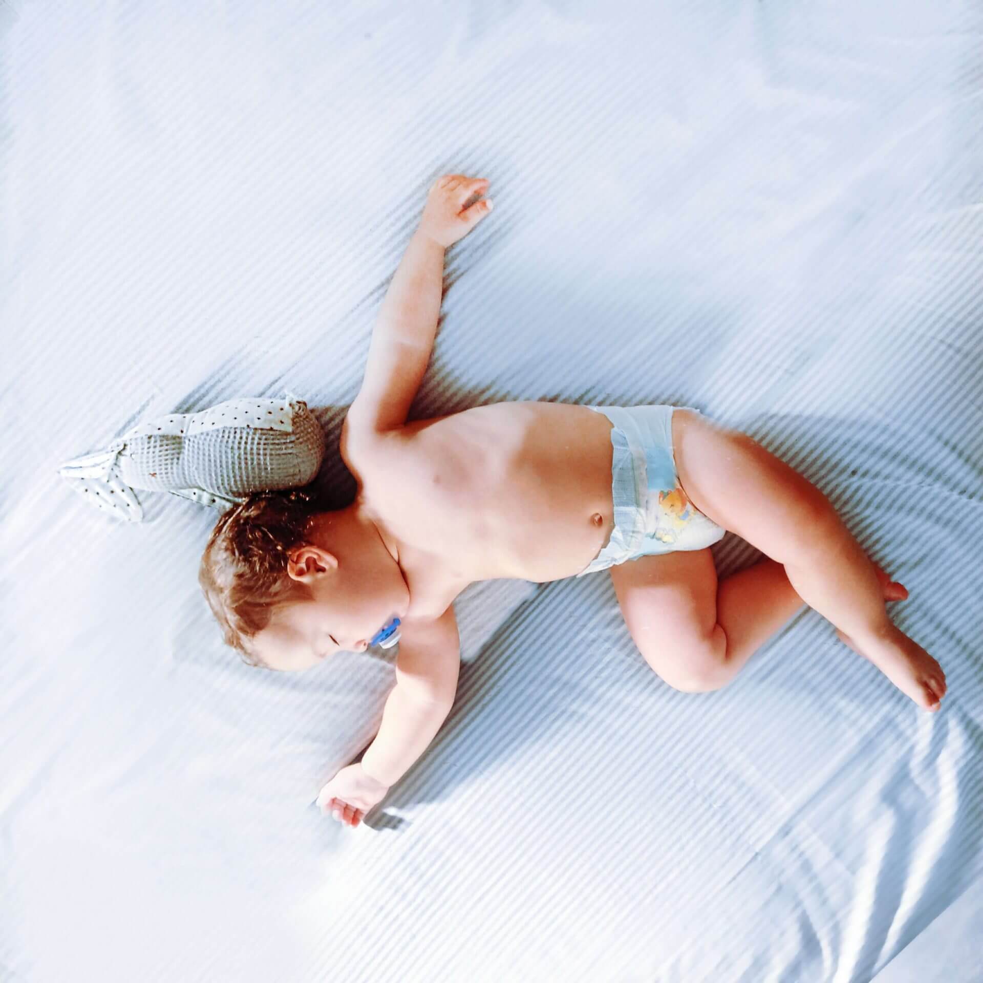 איך לגרום לתינוק לישון