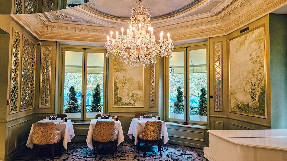 LADUREE בית הקפה המפורסם בפריז